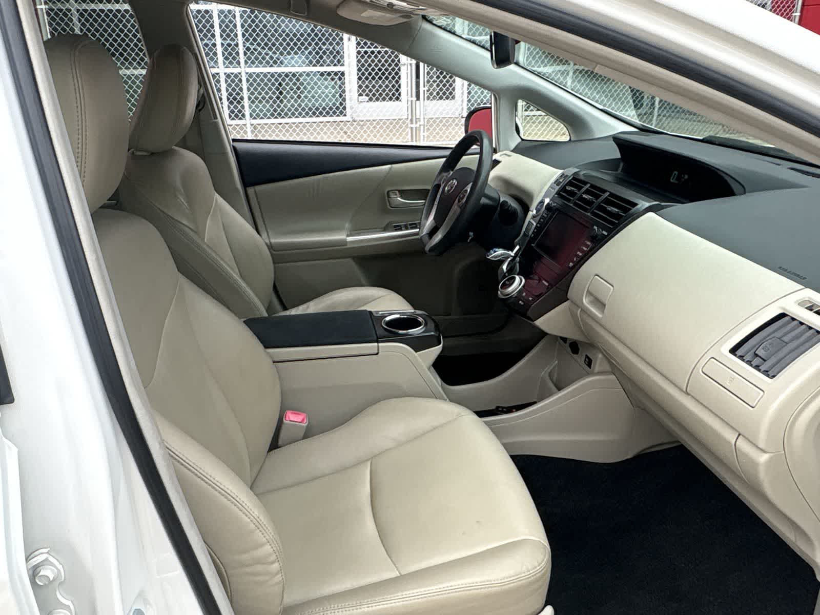 Thumbnail: 2012 Toyota Prius v - 25