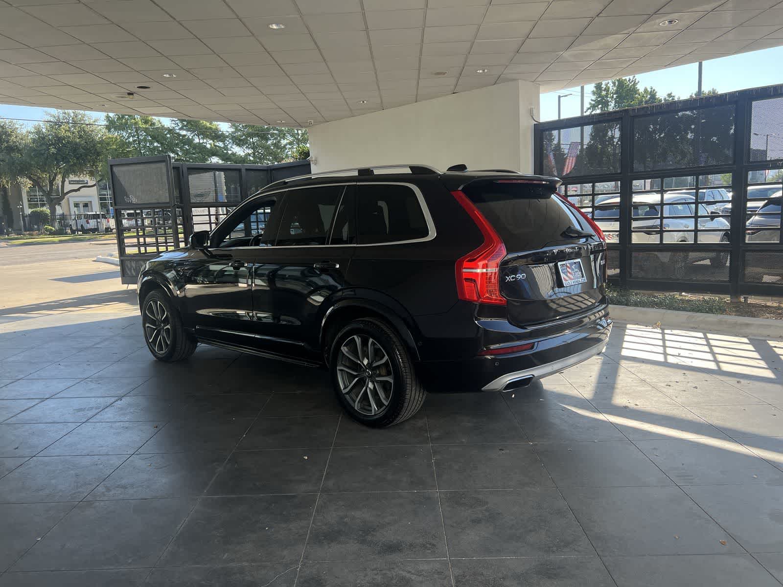 2017 Volvo XC90 T6 AWD Momentum photo 3
