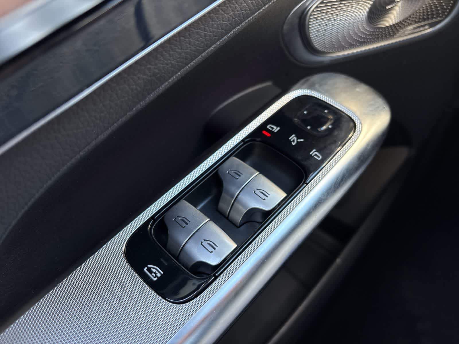 Thumbnail: 2025 Mercedes-Benz GLC - 32