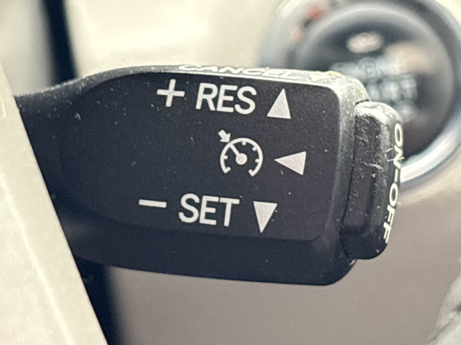 2011 Toyota Camry XLE 32
