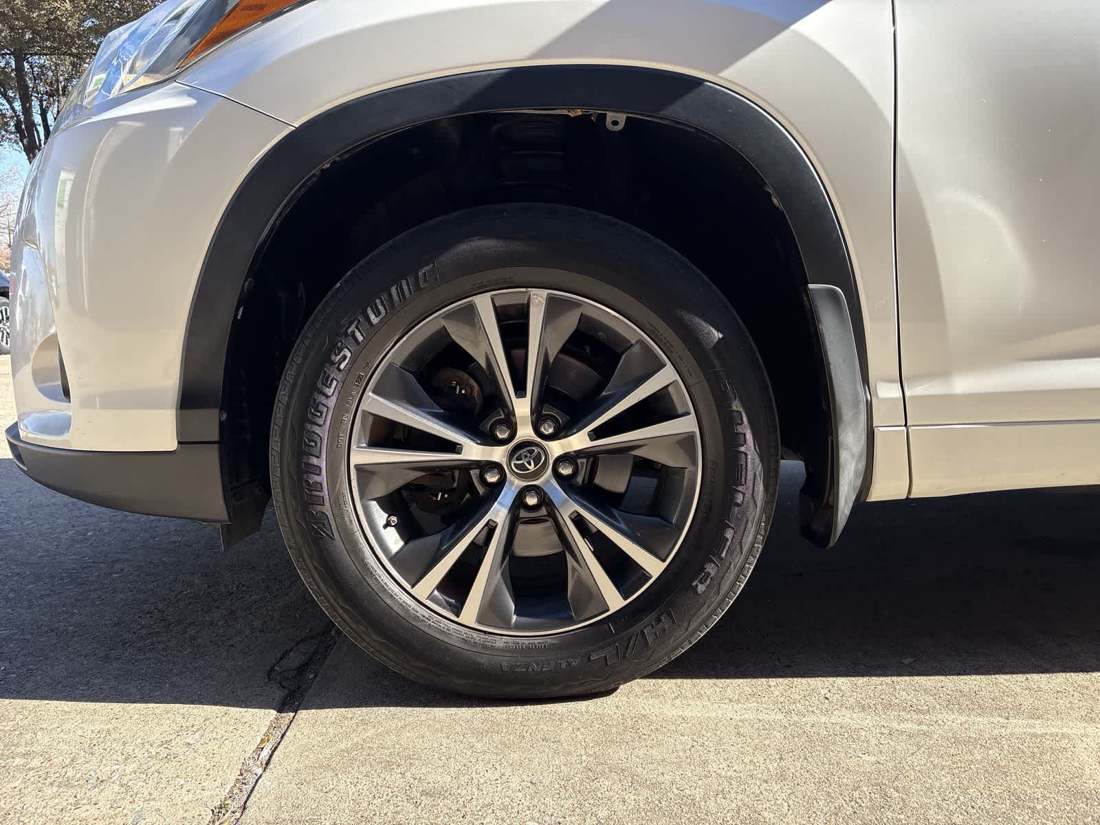 Thumbnail: 2017 Toyota Highlander - 16