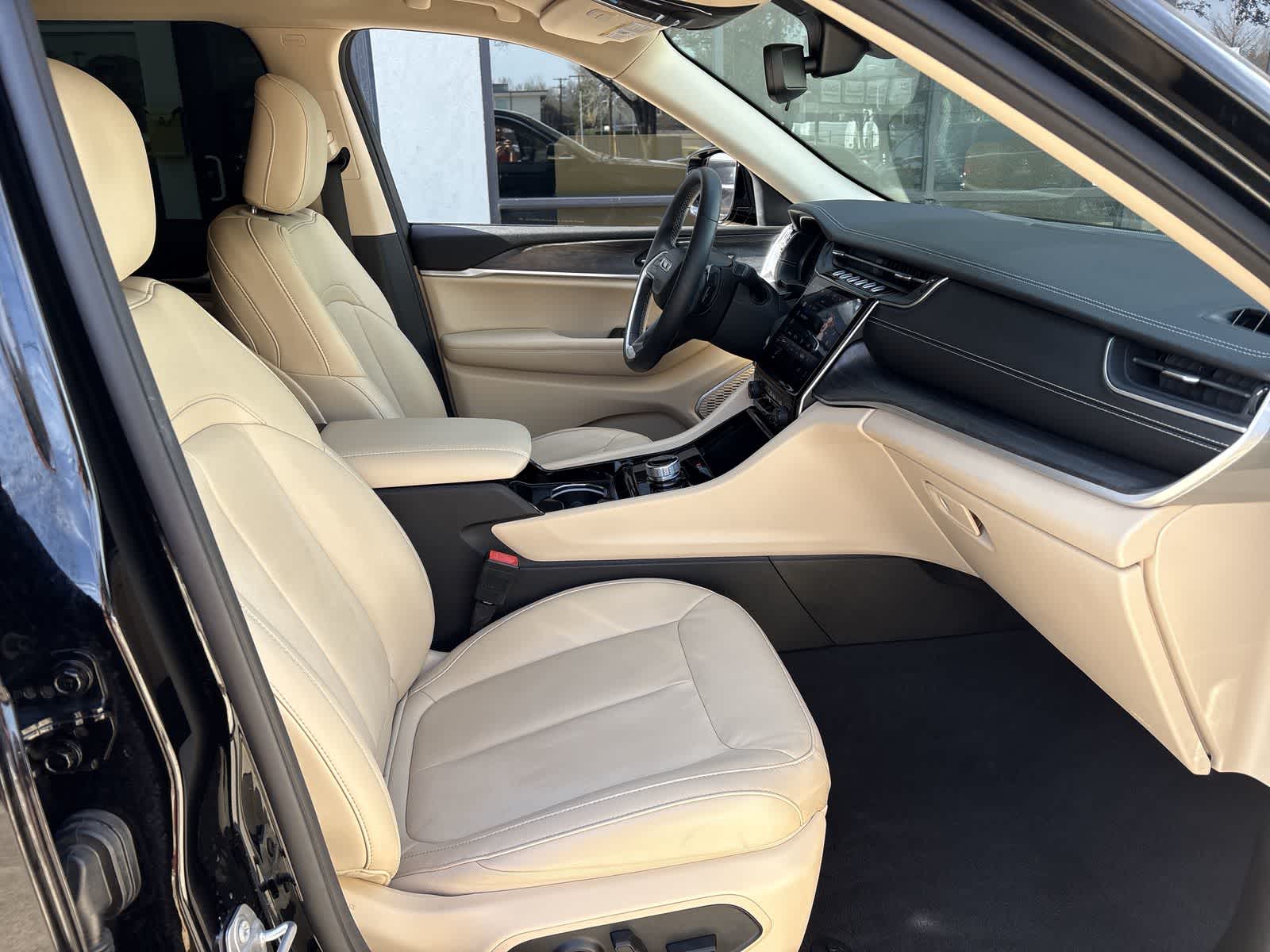 Thumbnail: 2022 Jeep Grand Cherokee - 25