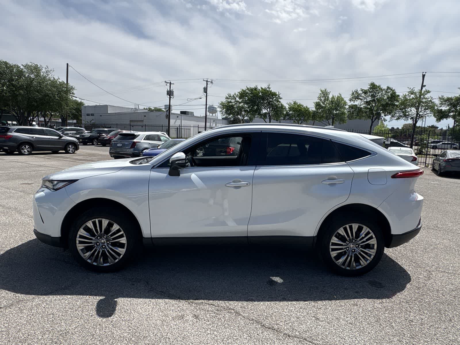 Thumbnail: 2024 Toyota Venza - 3