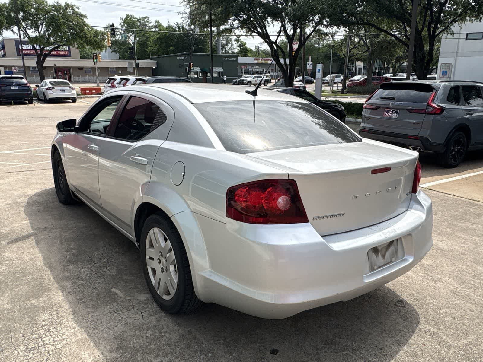 Thumbnail: 2011 Dodge Avenger - 4
