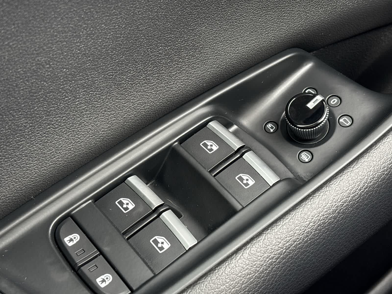 Thumbnail: 2020 Audi Q8 - 36