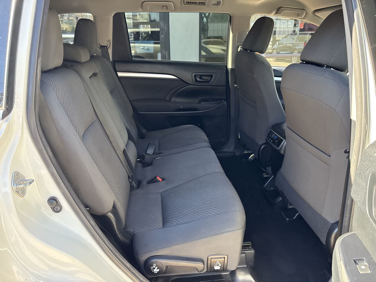 Thumbnail: 2017 Toyota Highlander - 20