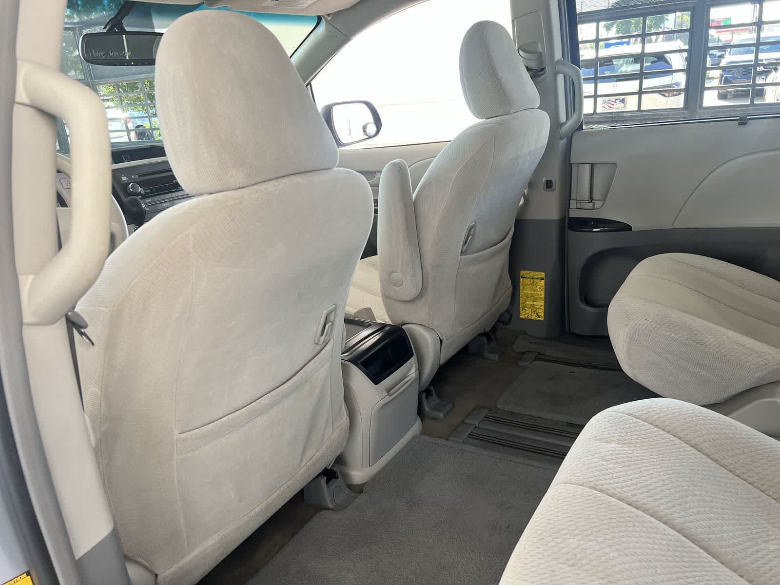 Thumbnail: 2011 Toyota Sienna - 11