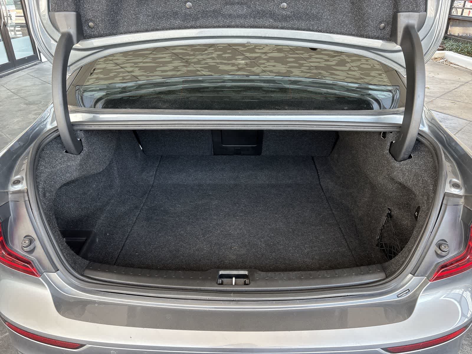 Thumbnail: 2019 Volvo S60 - 18