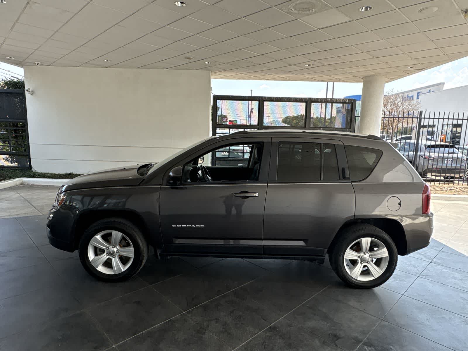 2016 Jeep Compass Latitude photo 2