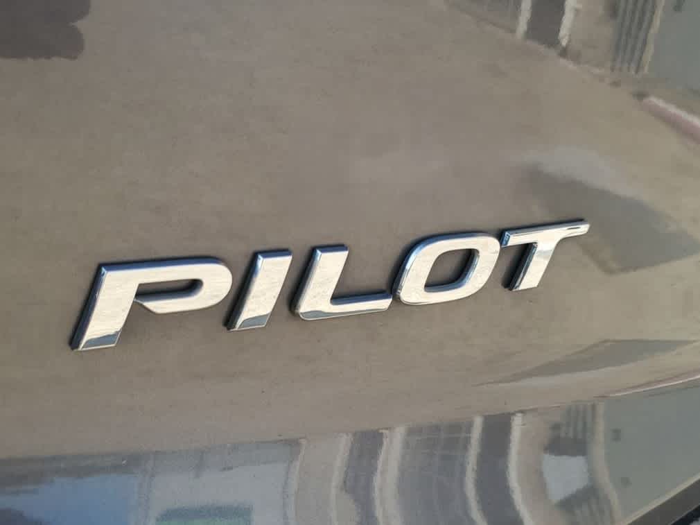 Thumbnail: 2017 Honda Pilot - 8