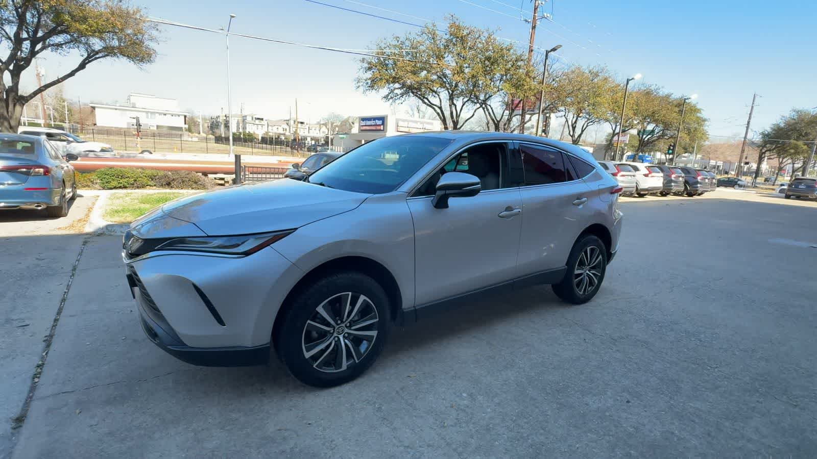 Thumbnail: 2023 Toyota Venza - 4