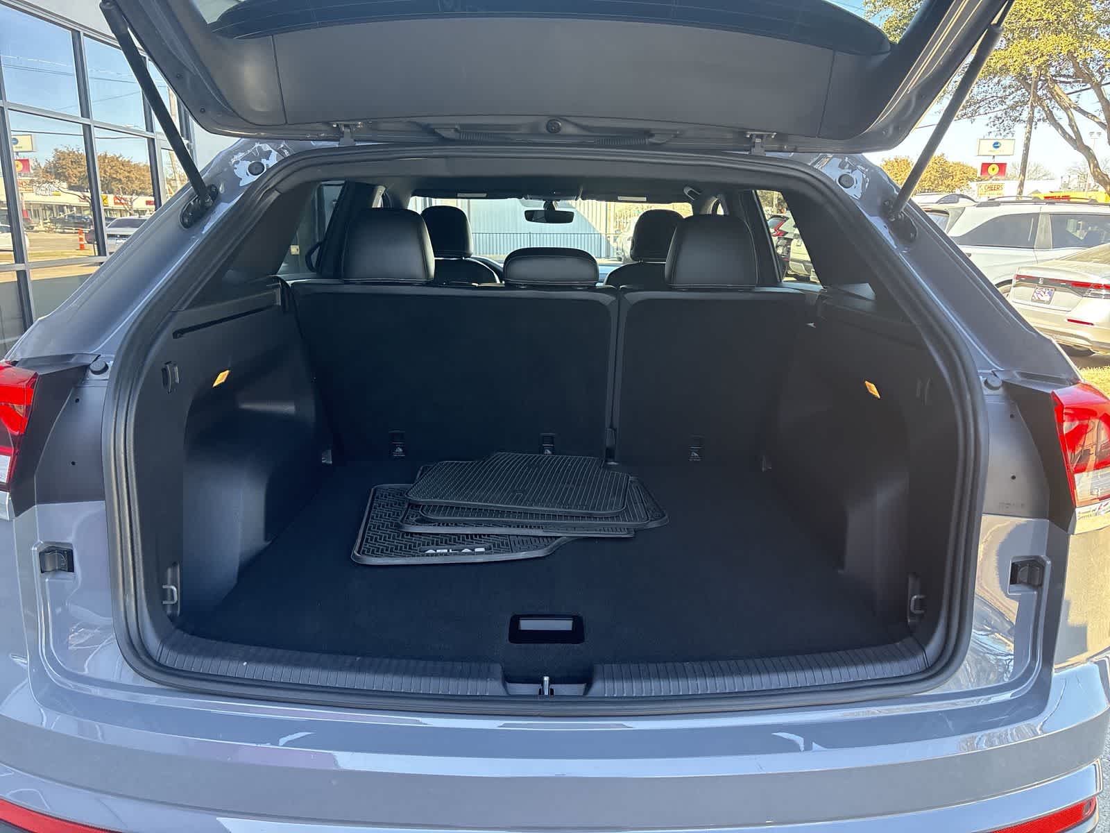 Thumbnail: 2022 Volkswagen Atlas - 26