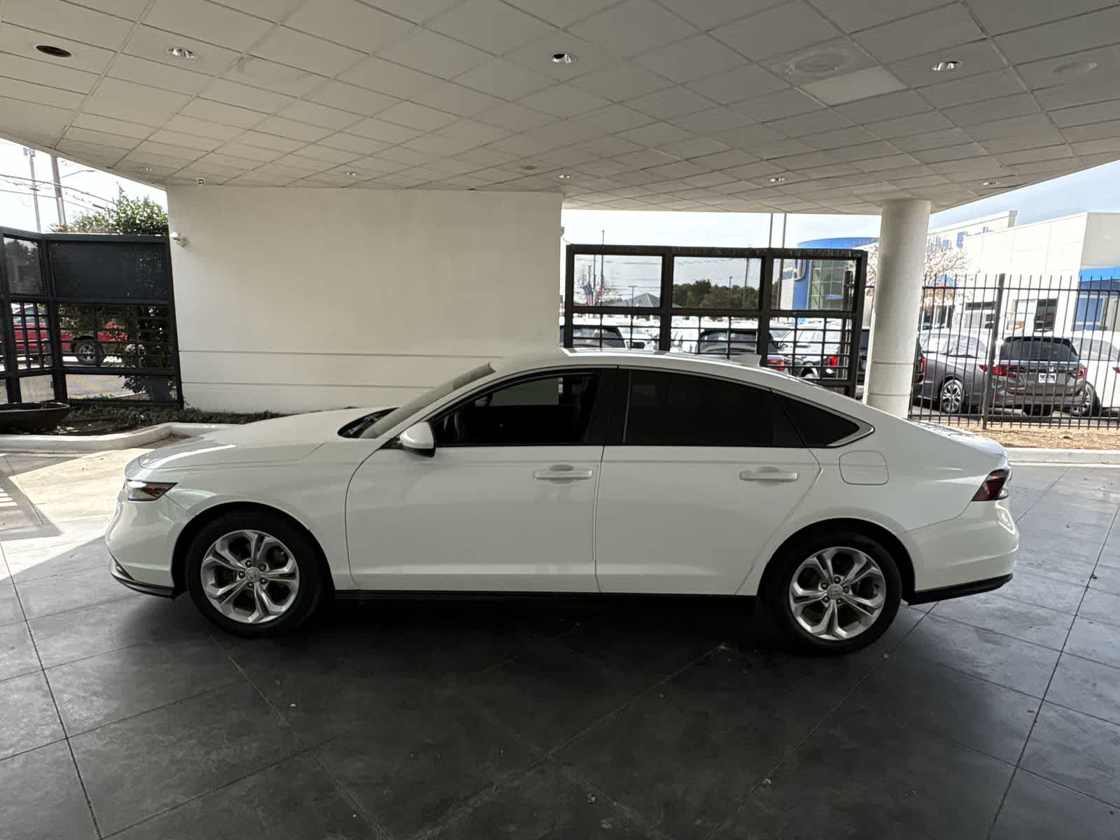 2023 Honda Accord LX photo 3
