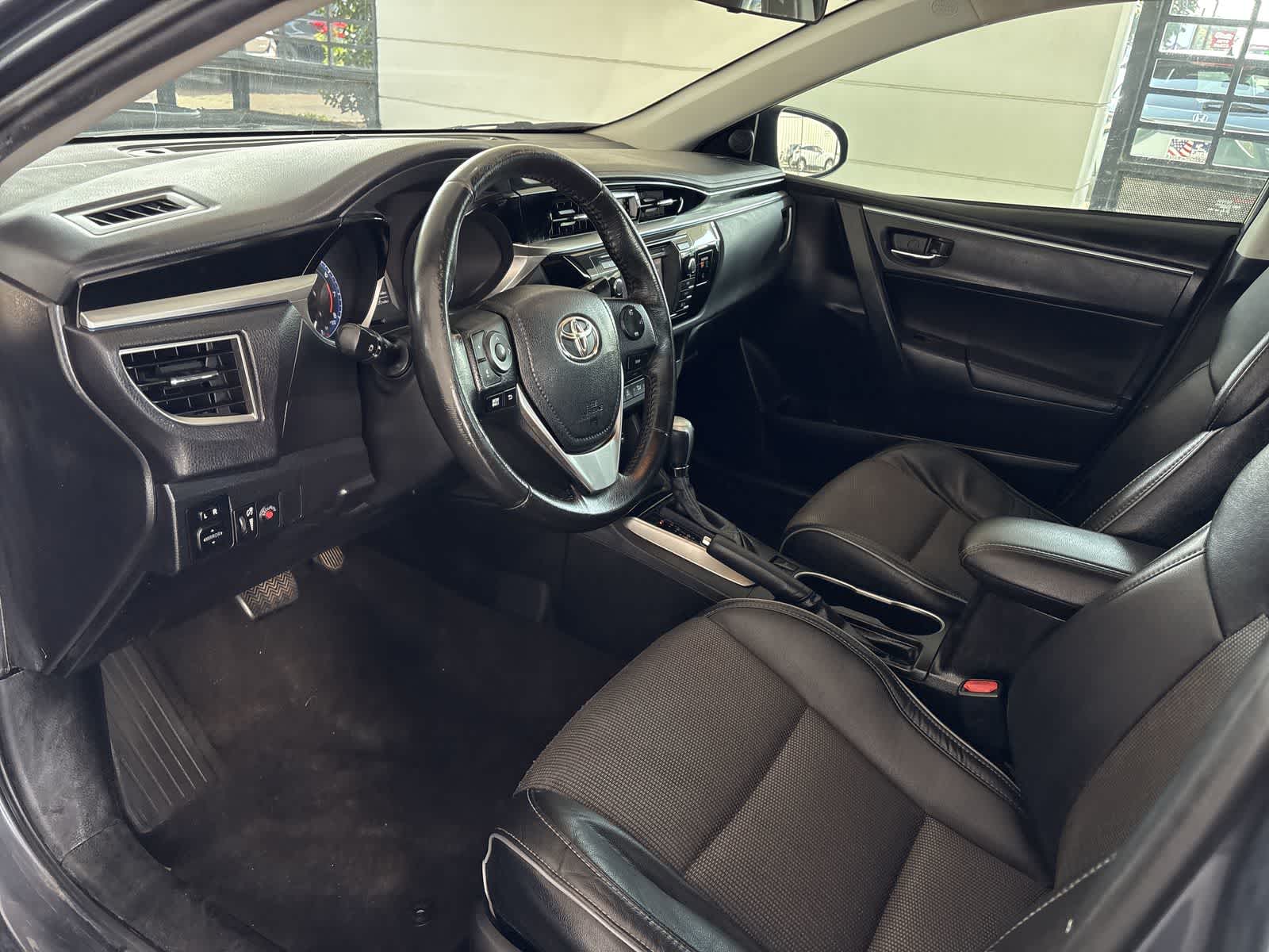 2015 Toyota Corolla Plus photo 2