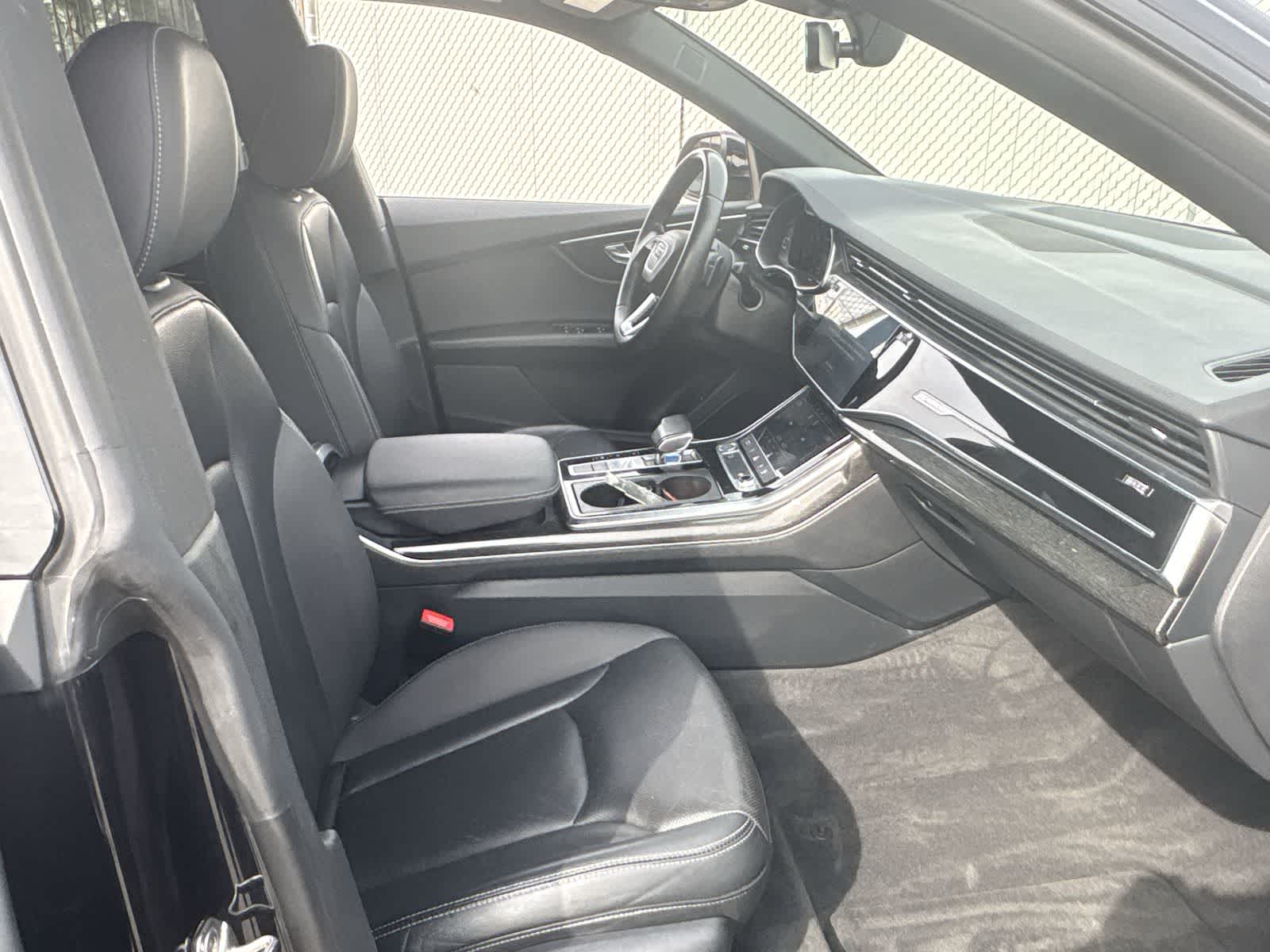 Thumbnail: 2020 Audi Q8 - 25