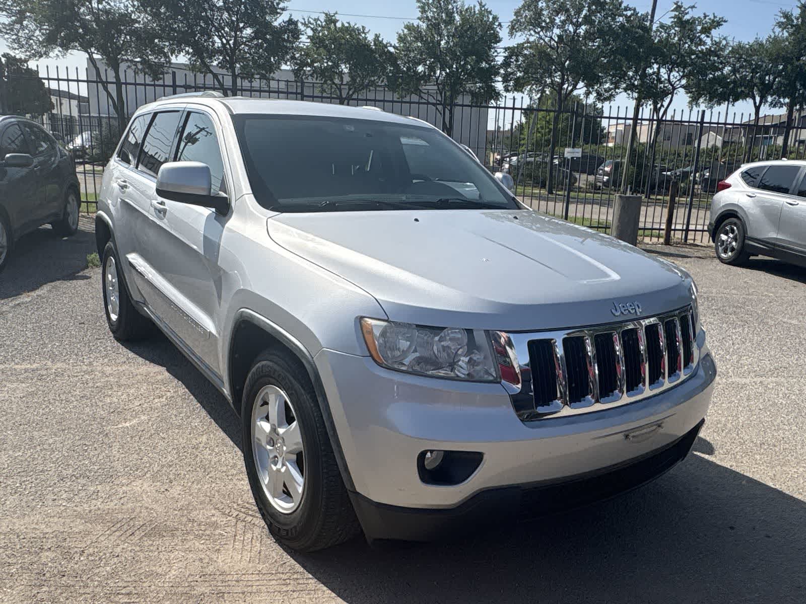 Thumbnail: 2011 Jeep Grand Cherokee - 9