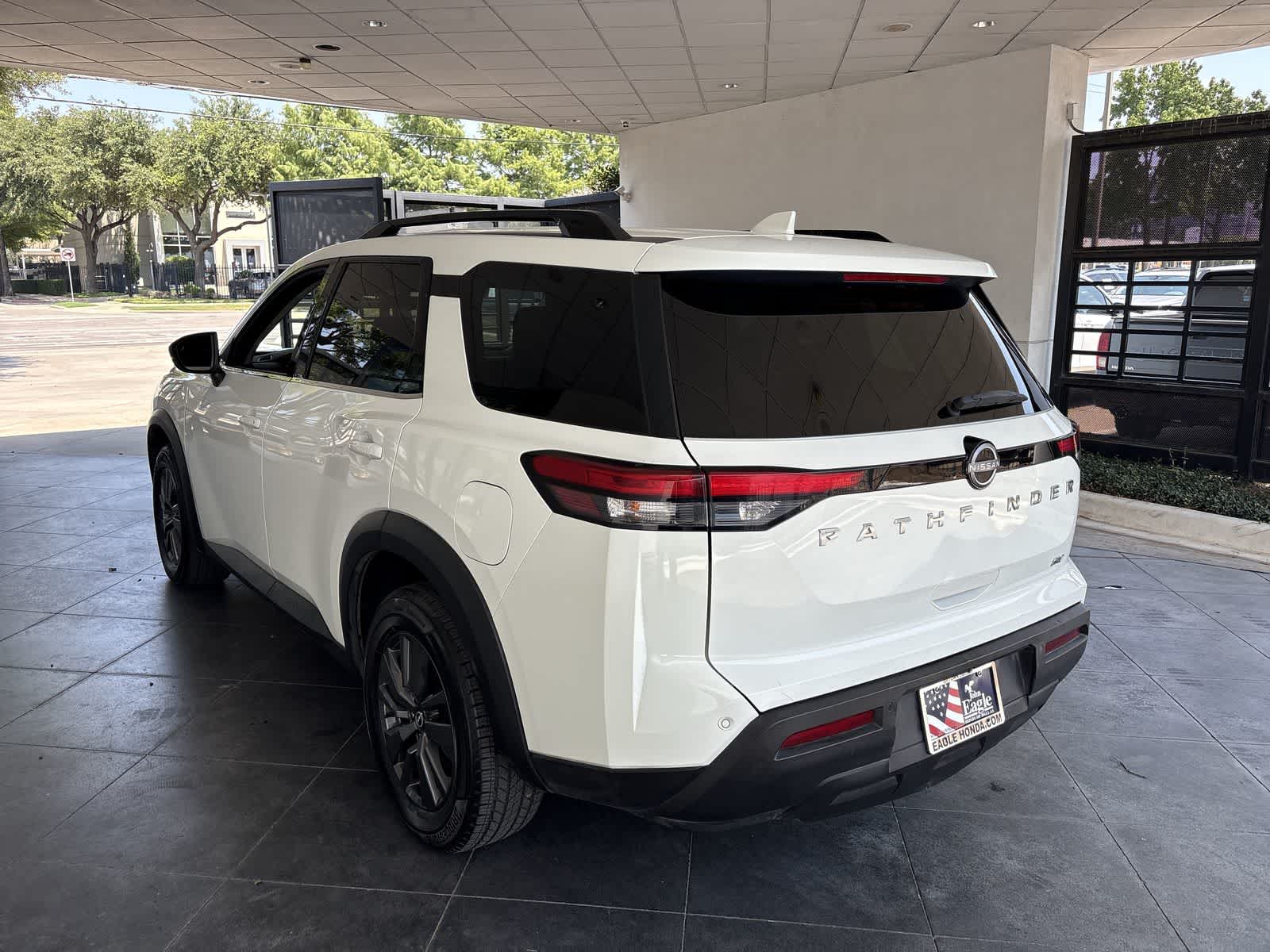 Thumbnail: 2022 Nissan Pathfinder - 4