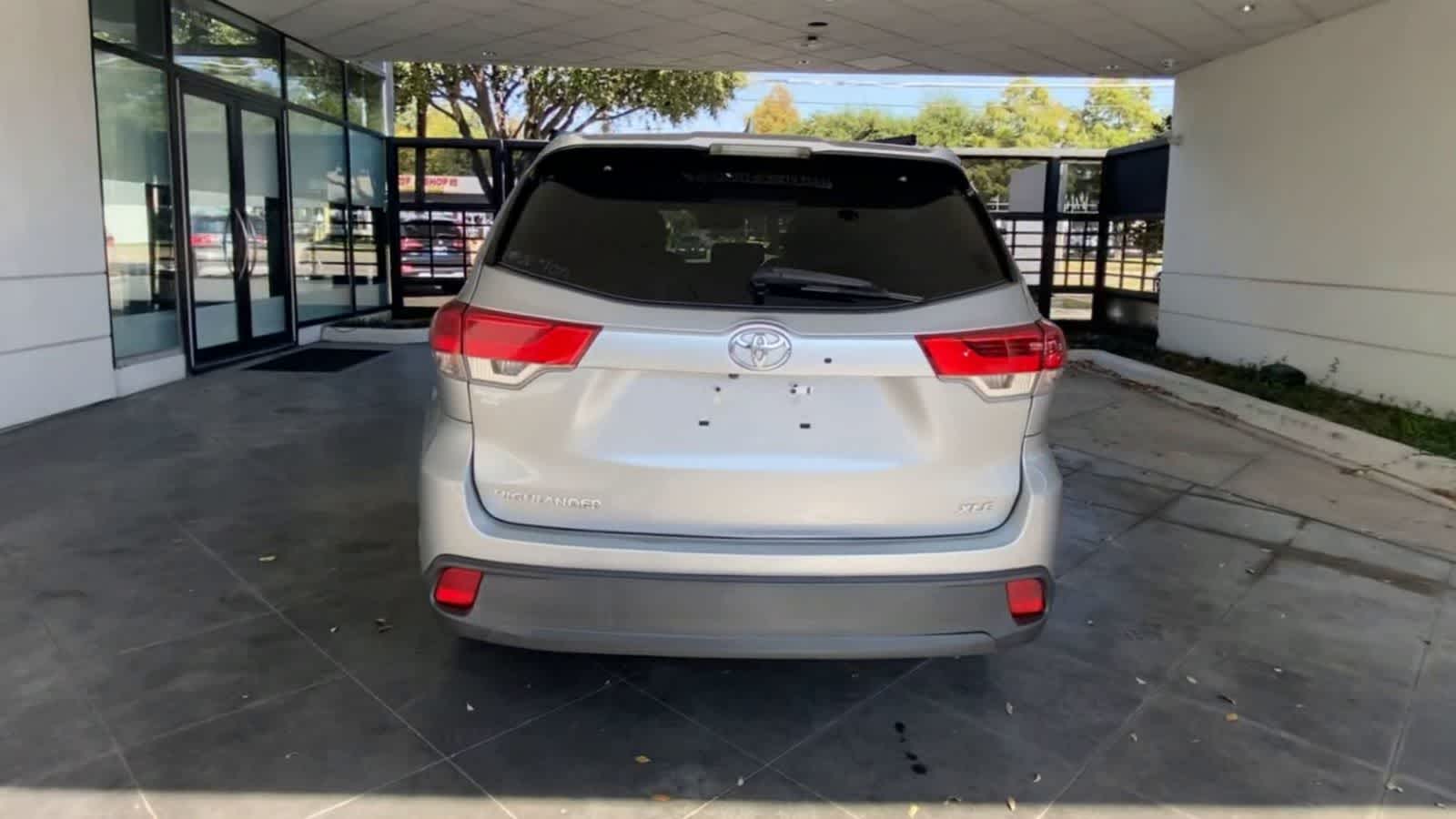 Thumbnail: 2017 Toyota Highlander - 7