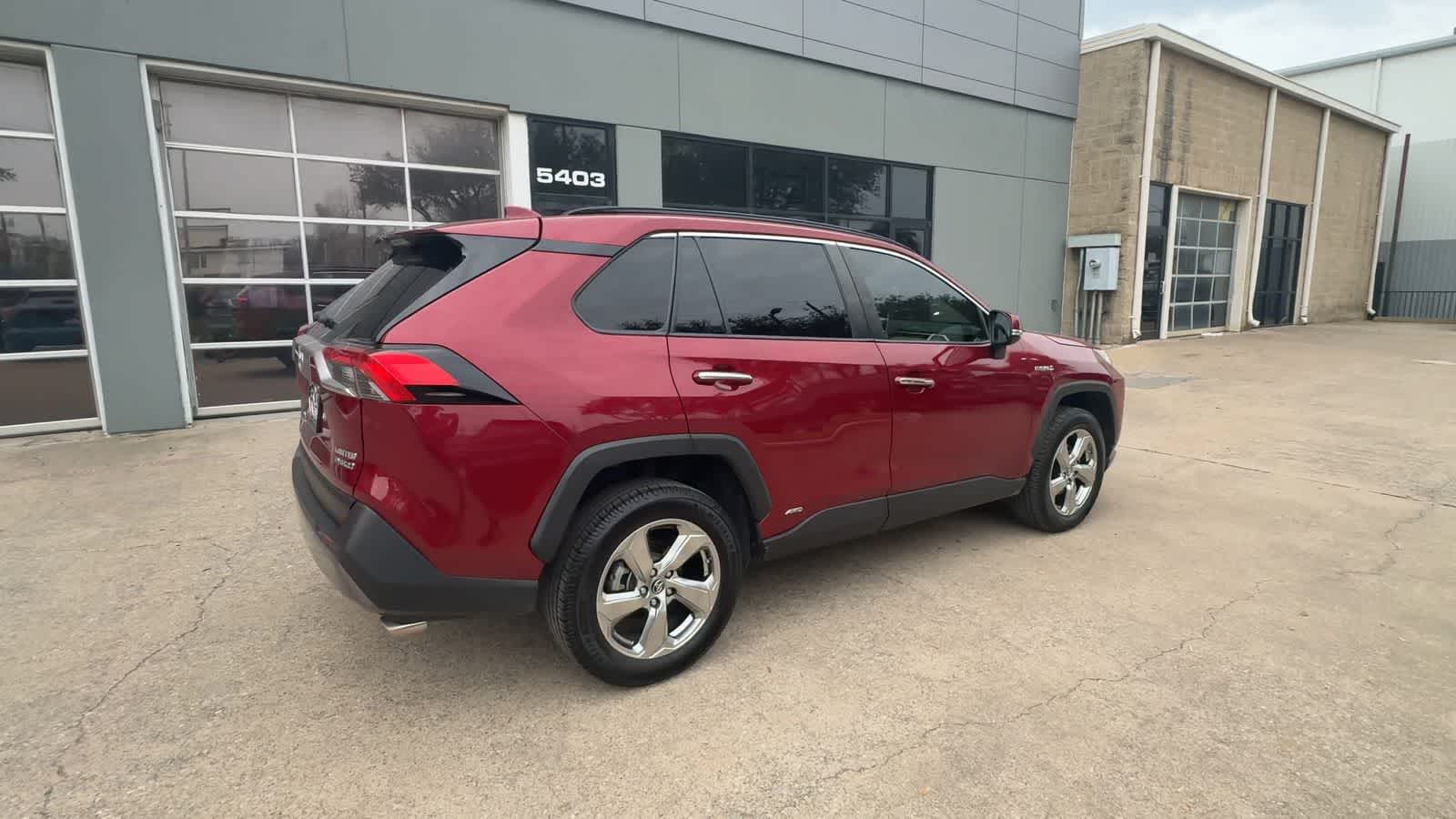 Thumbnail: 2019 Toyota RAV4 - 8