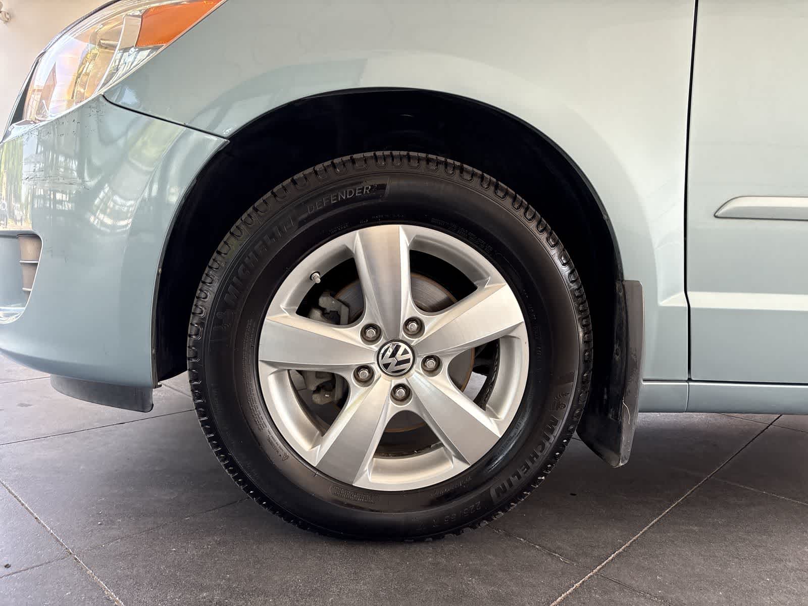 Thumbnail: 2009 Volkswagen Routan - 8
