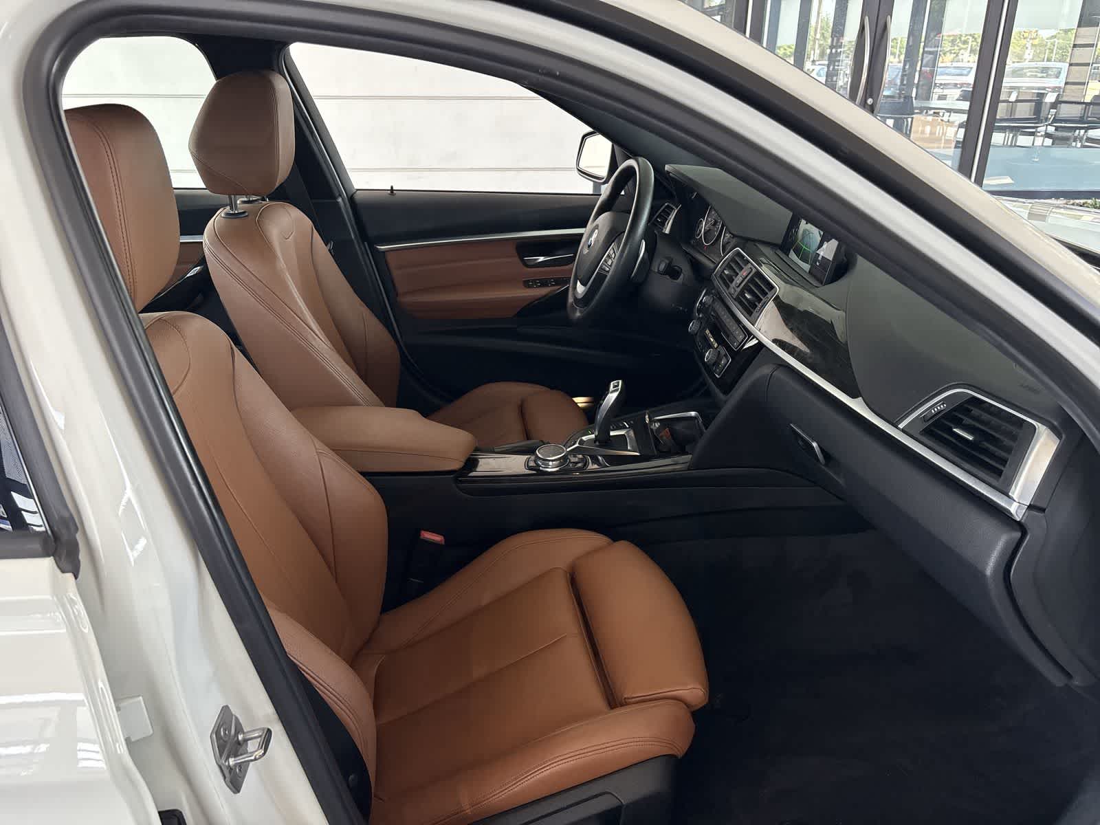 Thumbnail: 2016 BMW 3 Series - 13