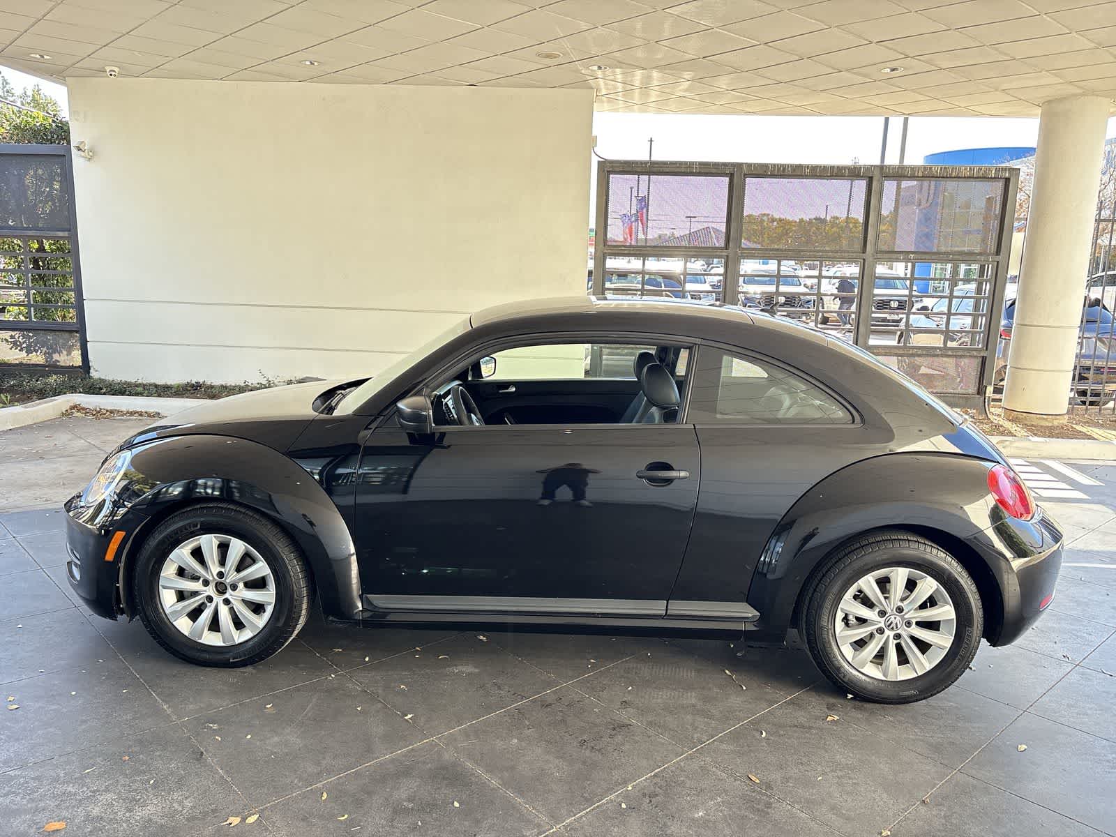 Thumbnail: 2015 Volkswagen Beetle - 3