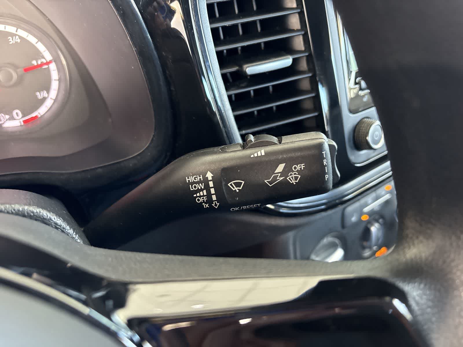 Thumbnail: 2015 Volkswagen Beetle - 30