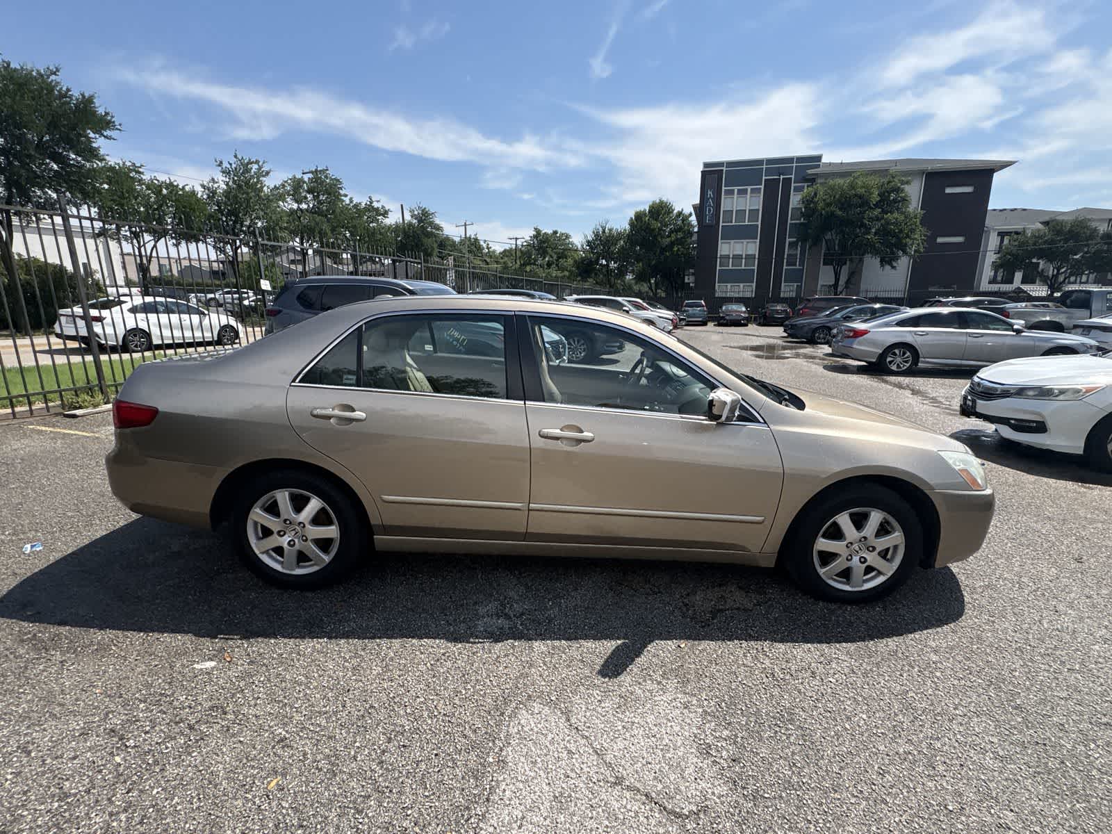 Thumbnail: 2005 Honda Accord - 17