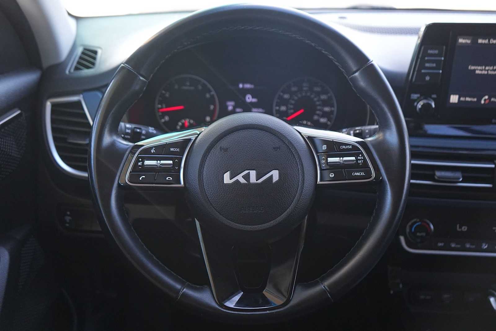 Thumbnail: 2023 Kia Seltos - 15