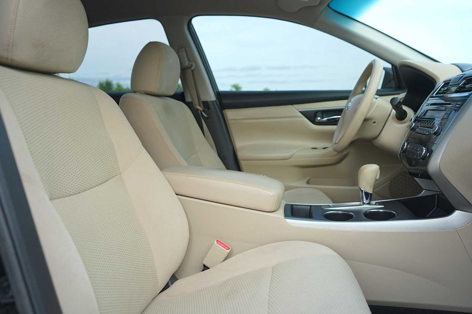 Thumbnail: 2015 Nissan Altima - 15