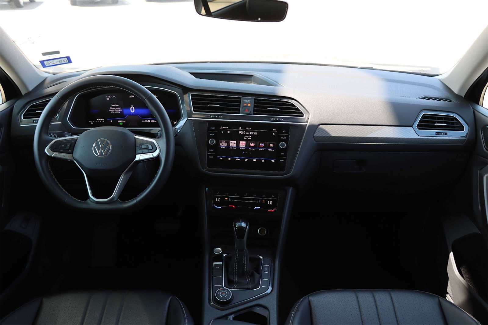 Thumbnail: 2024 Volkswagen Tiguan - 10