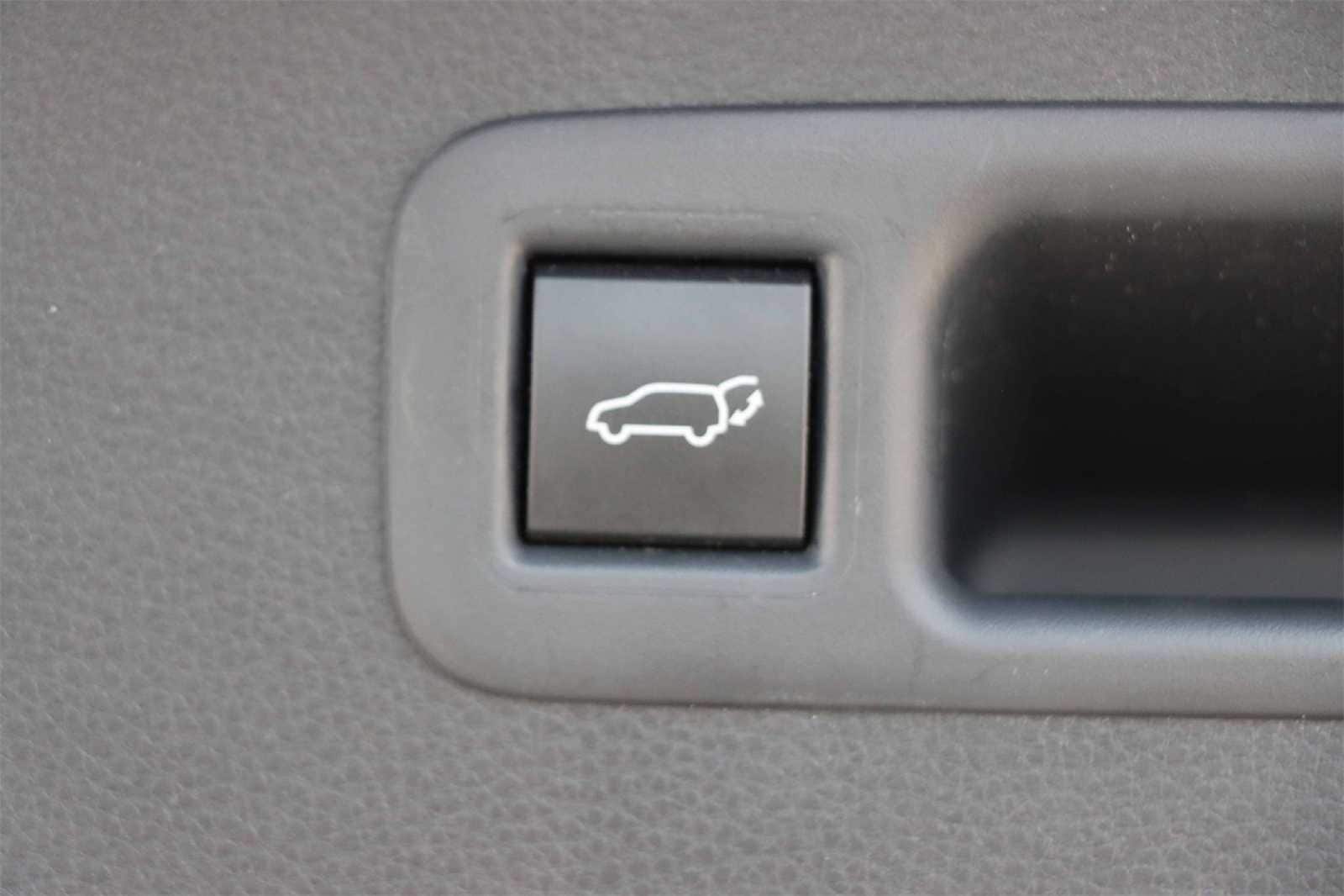 Thumbnail: 2023 Toyota Highlander - 25