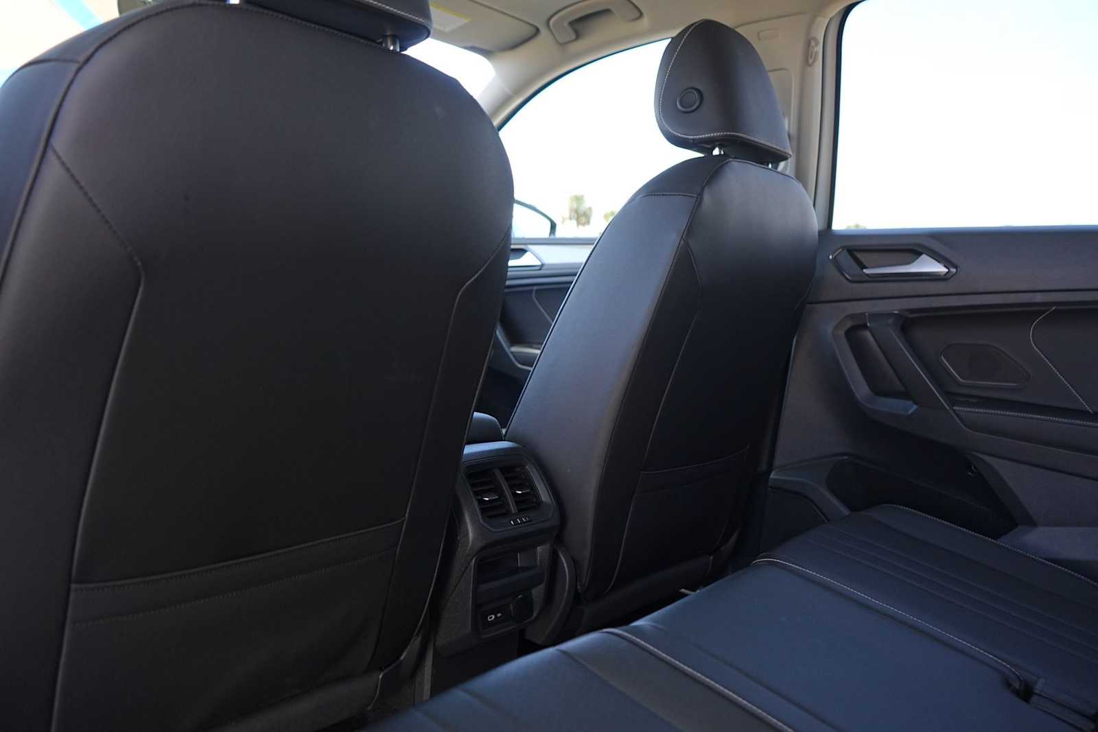 Thumbnail: 2022 Volkswagen Tiguan - 13