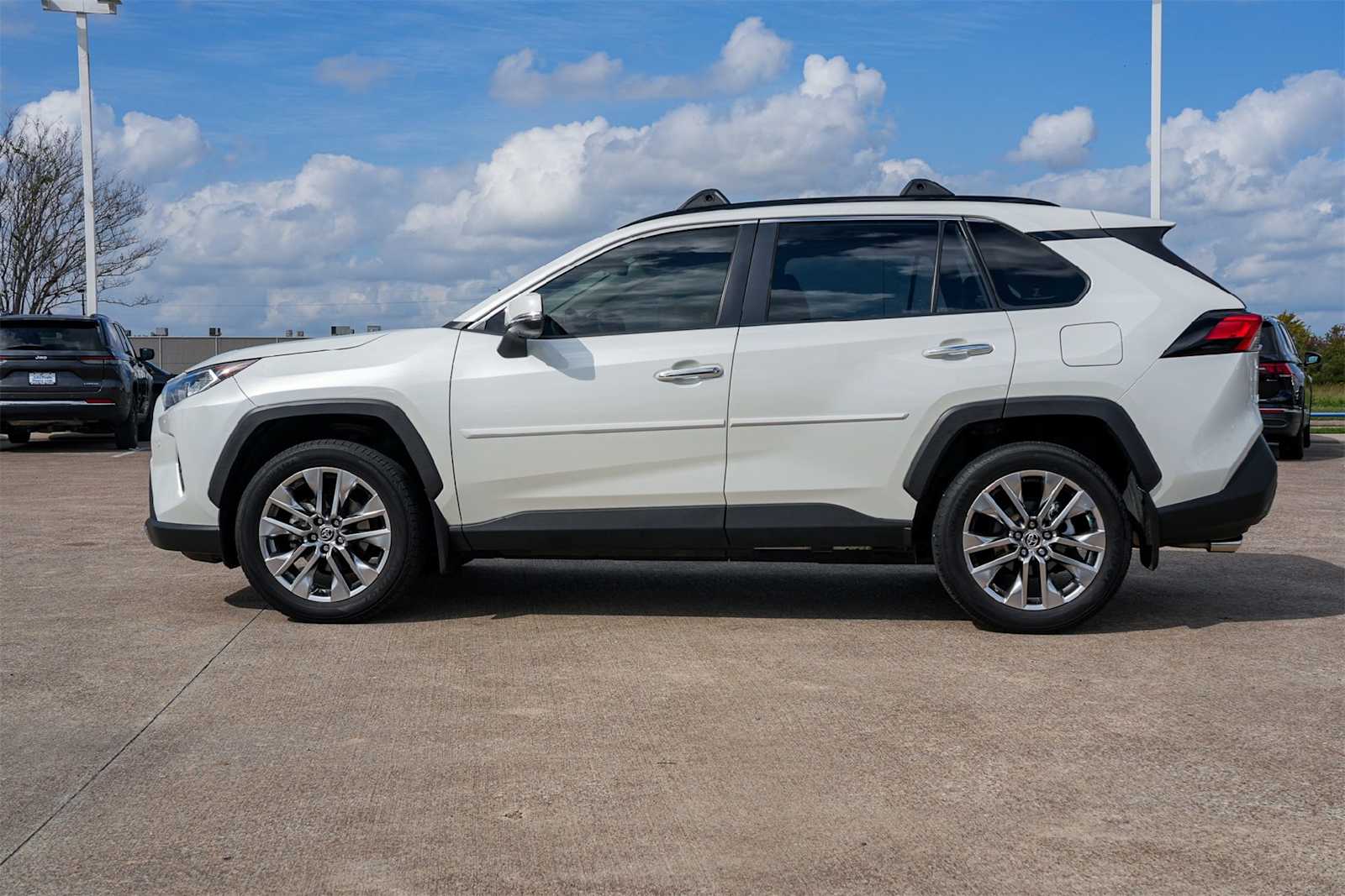 2021 Toyota RAV4 Limited photo 3