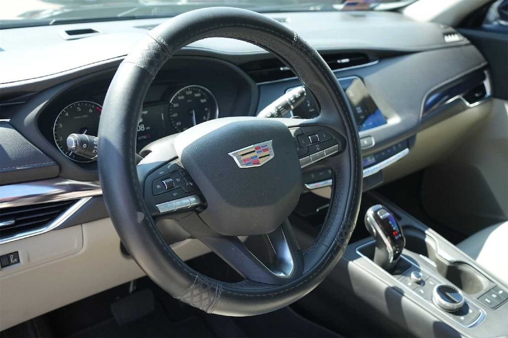 Used 2022 CADILLAC XT4 Luxury SUV