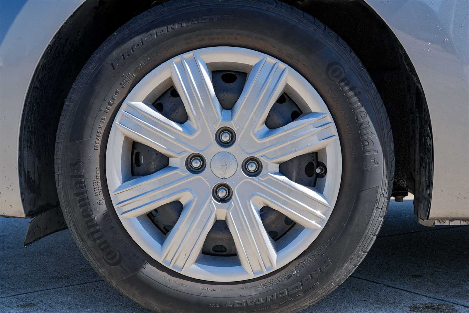 Thumbnail: 2022 Kia Rio - 8