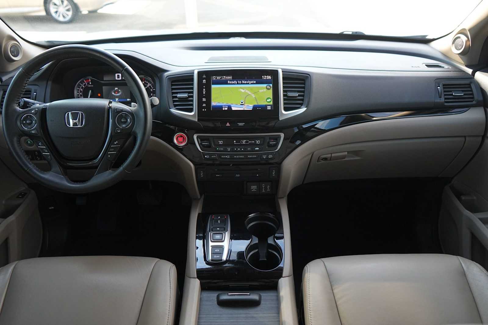 Thumbnail: 2017 Honda Pilot - 10