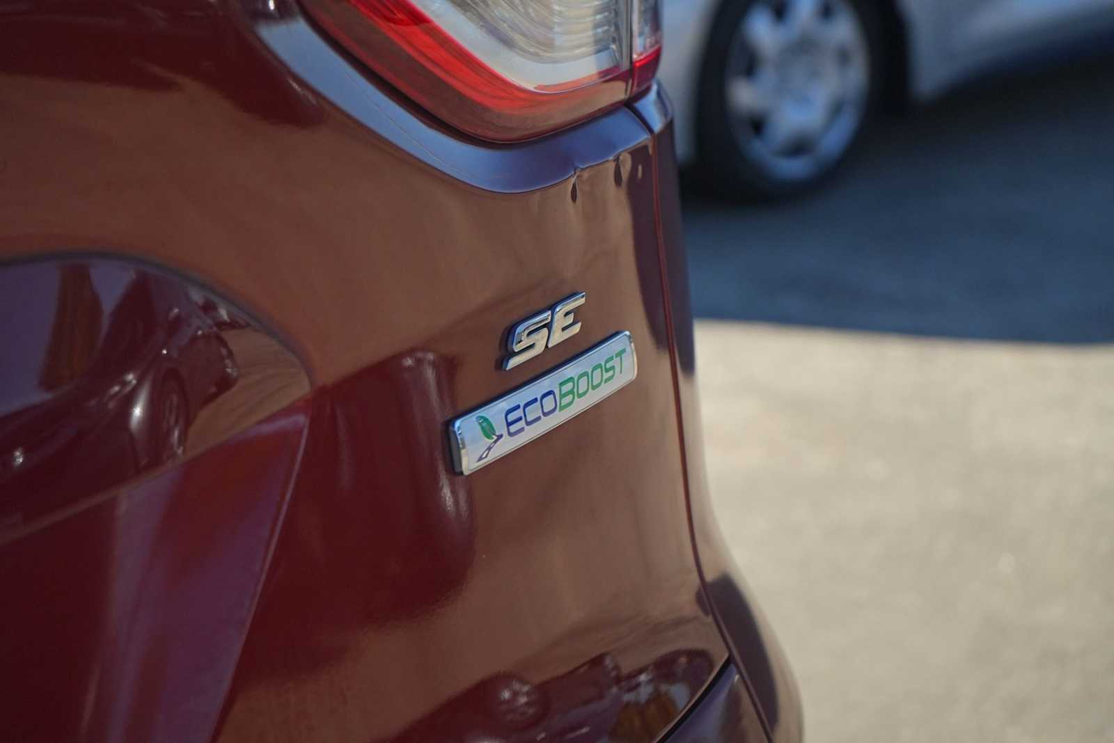 Thumbnail: 2015 Ford Escape - 8