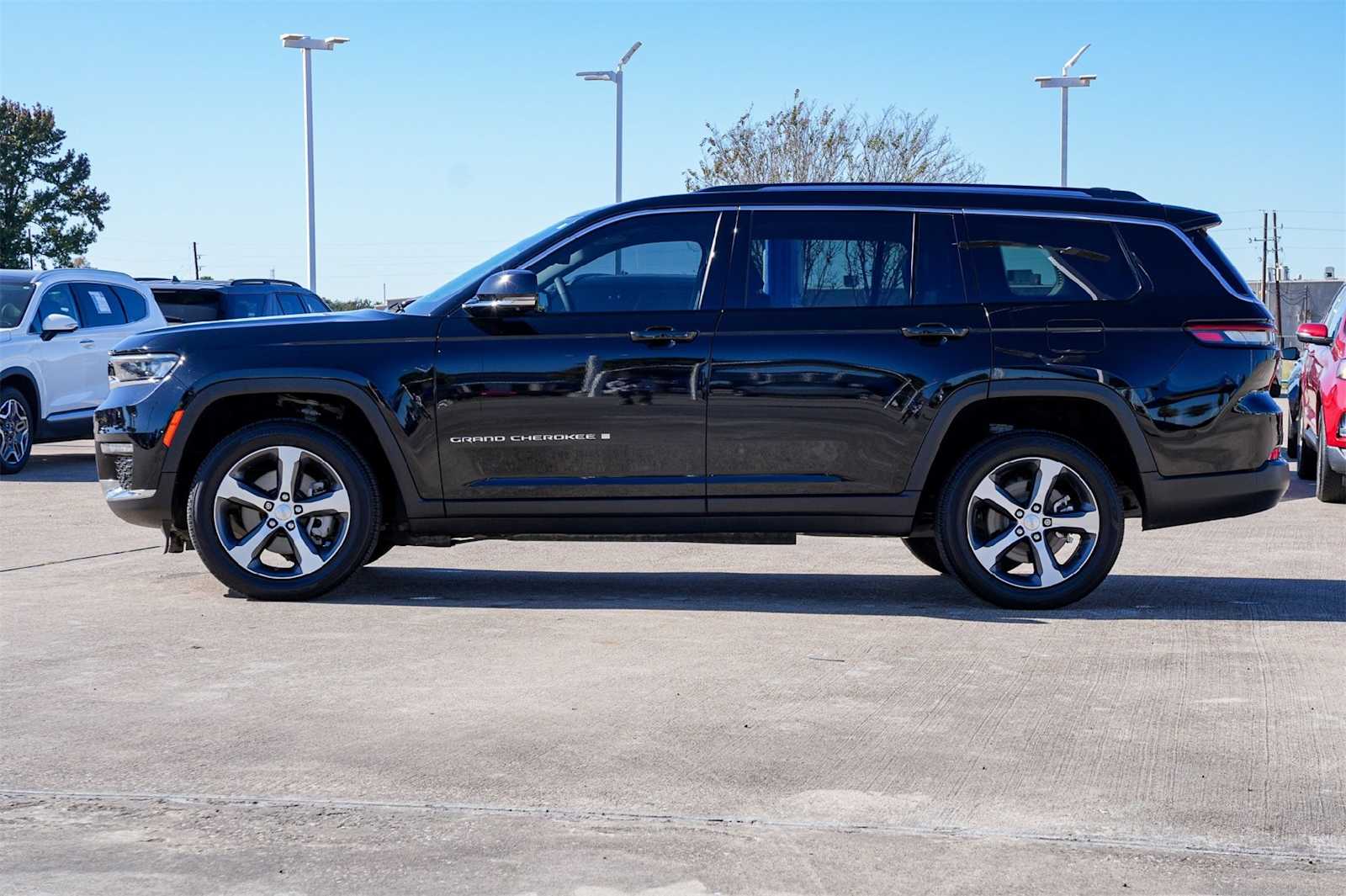 Thumbnail: 2023 Jeep Grand Cherokee - 3
