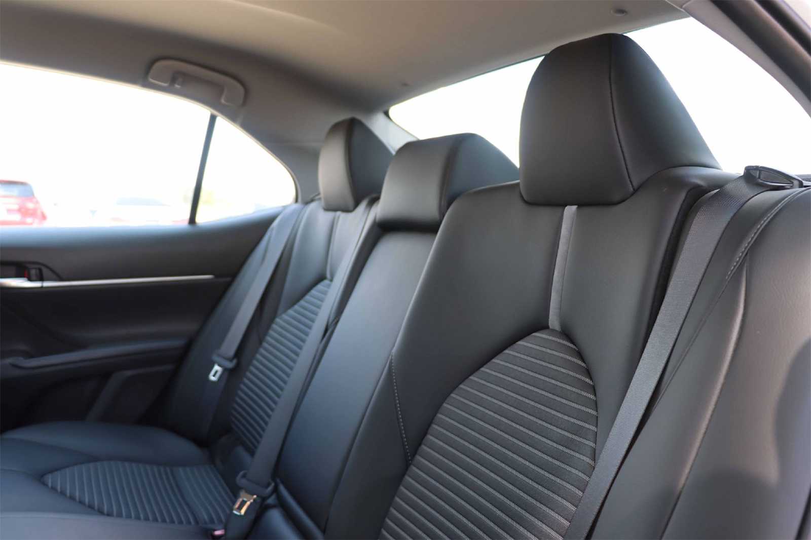 Thumbnail: 2022 Toyota Camry - 14