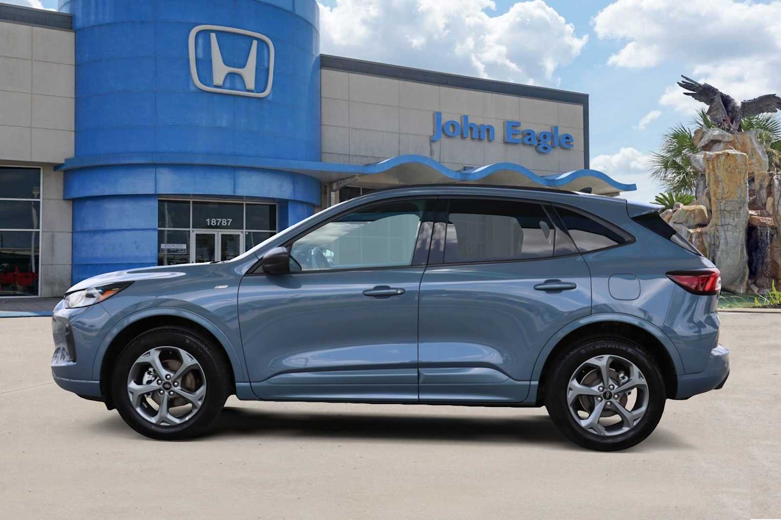 2024 Ford Escape ST-Line photo 3