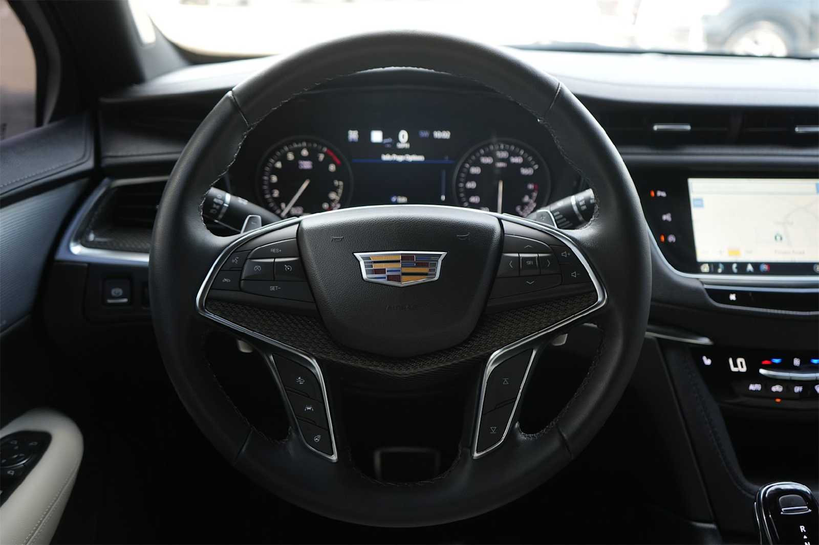 Thumbnail: 2024 Cadillac XT5 - 15