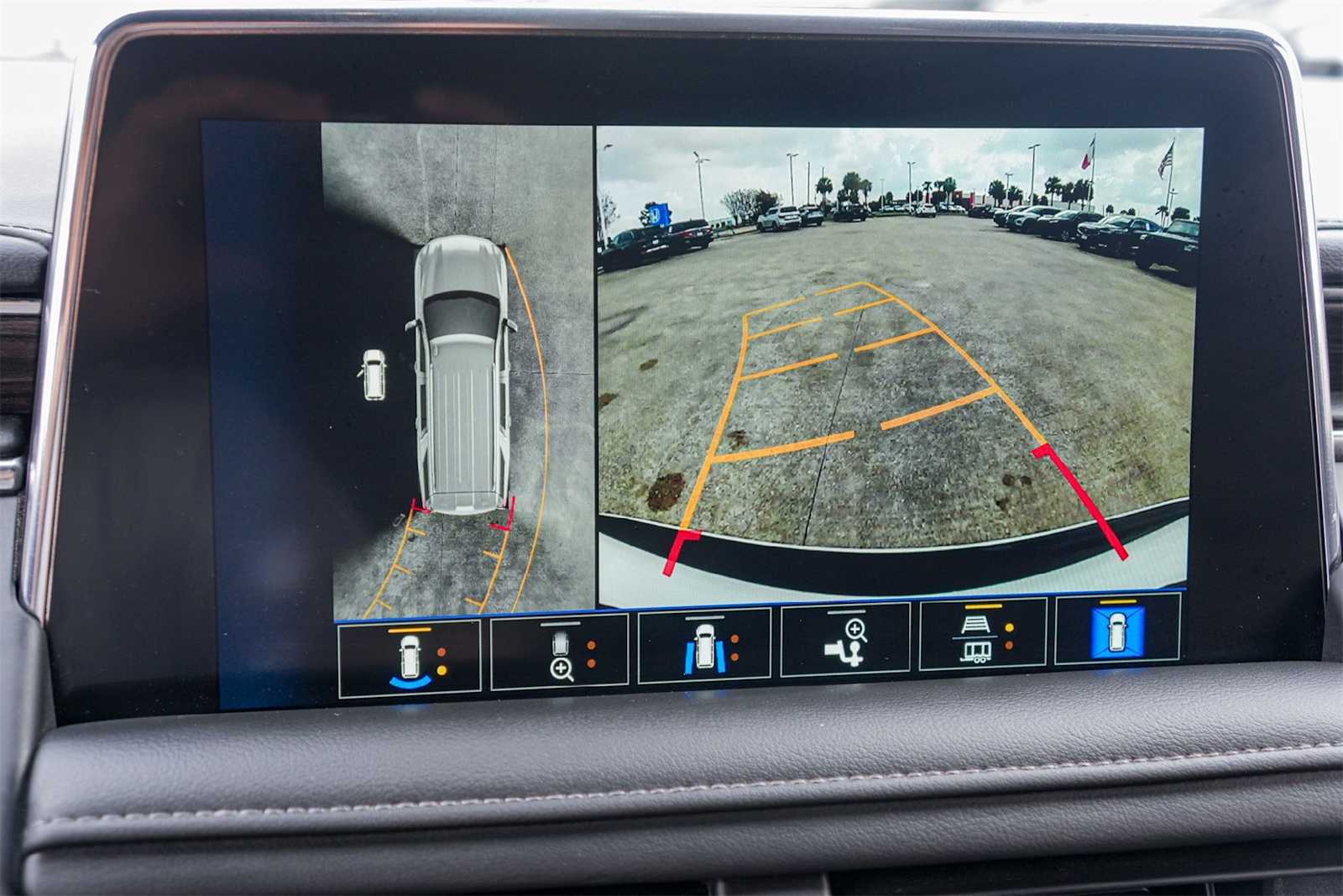 Thumbnail: 2022 Chevrolet Tahoe - 24