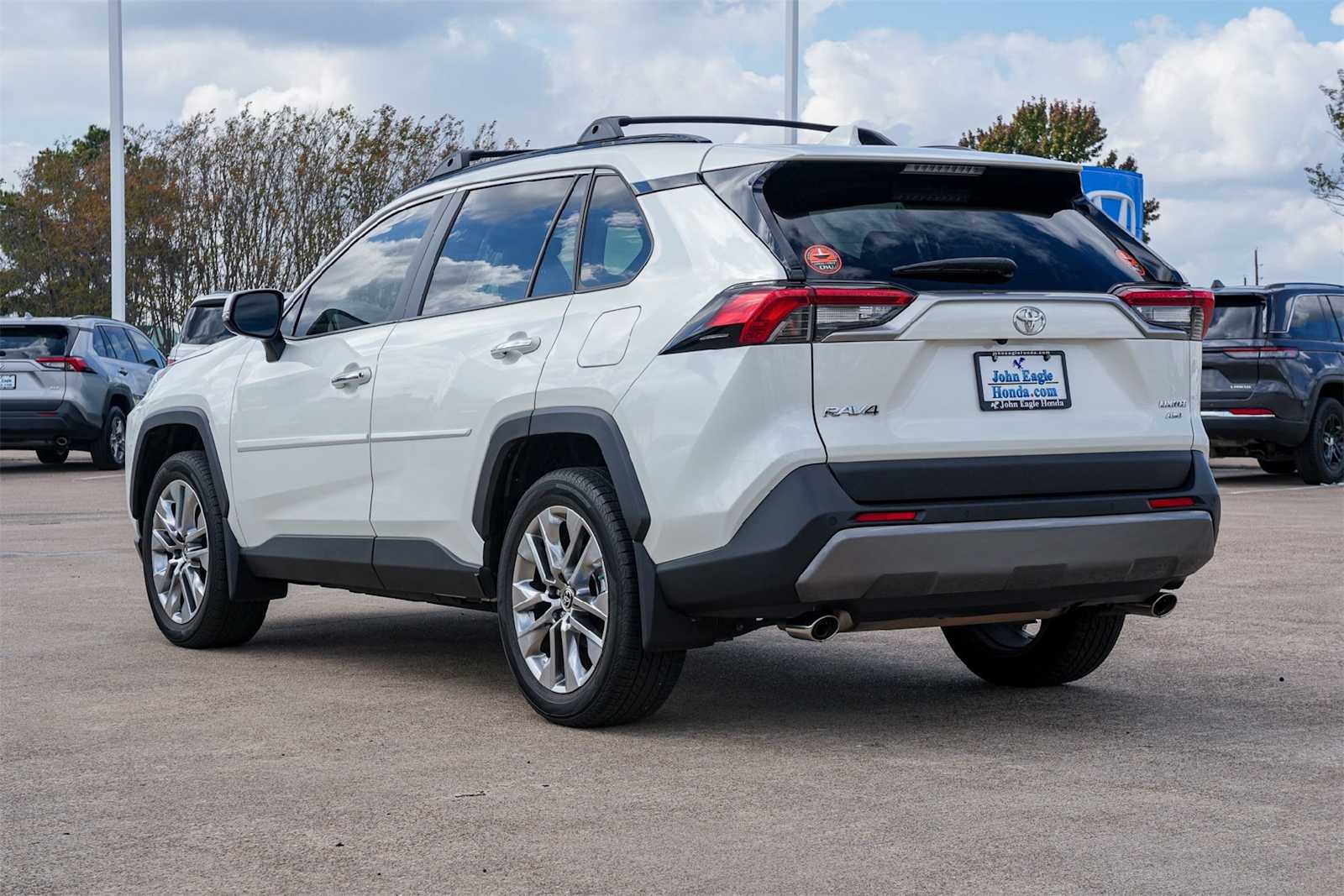 2021 Toyota RAV4 Limited photo 4