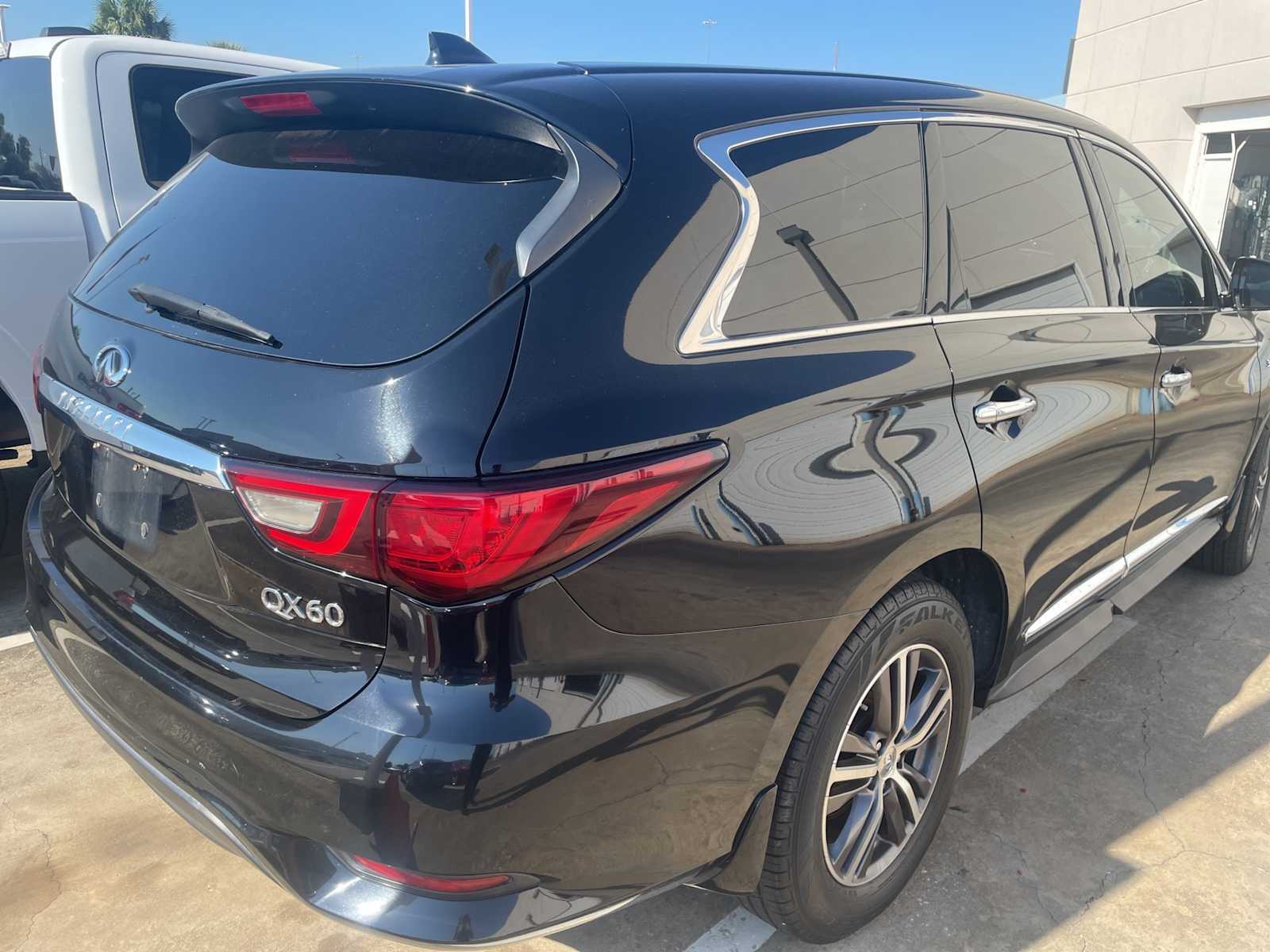 Thumbnail: 2019 INFINITI QX60 - 3