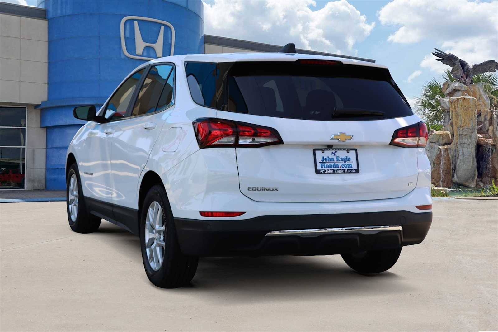 2024 Chevrolet Equinox photo 2