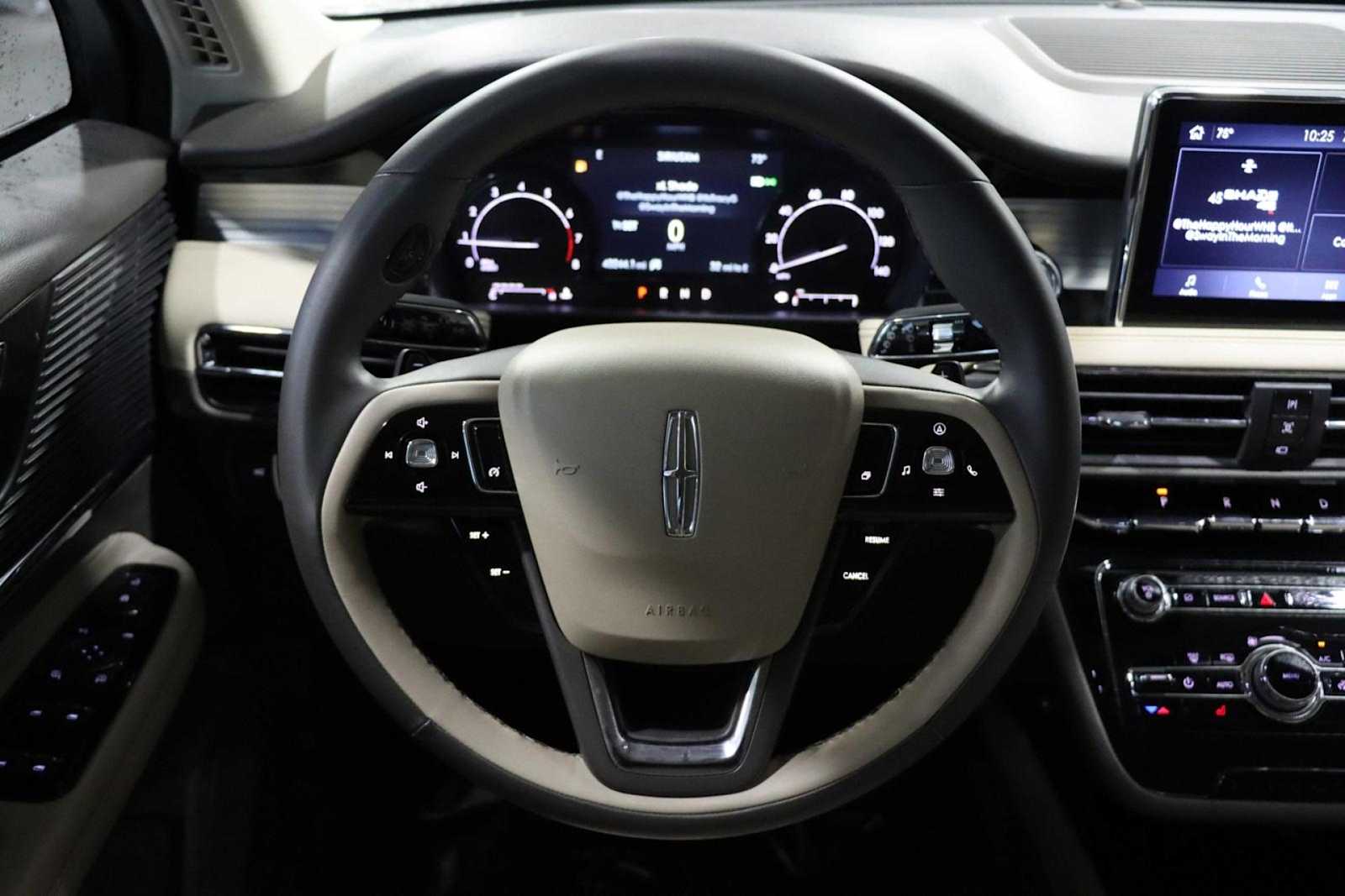 2022 Lincoln Corsair Standard 16