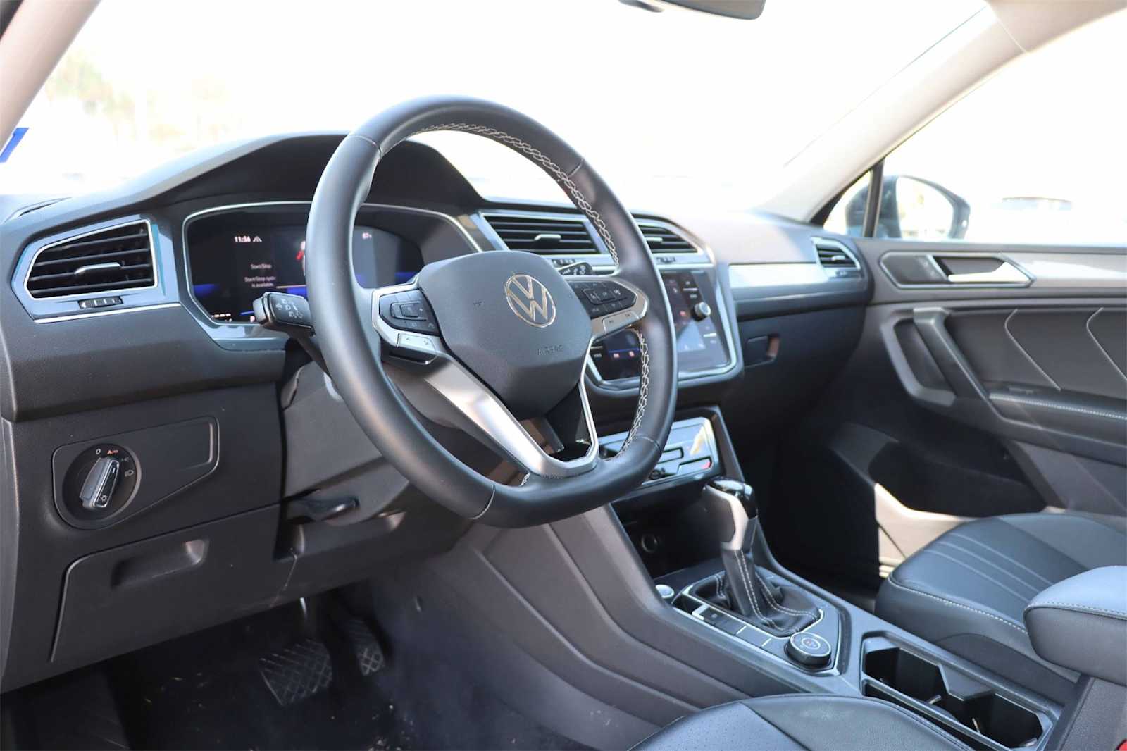 Thumbnail: 2024 Volkswagen Tiguan - 2