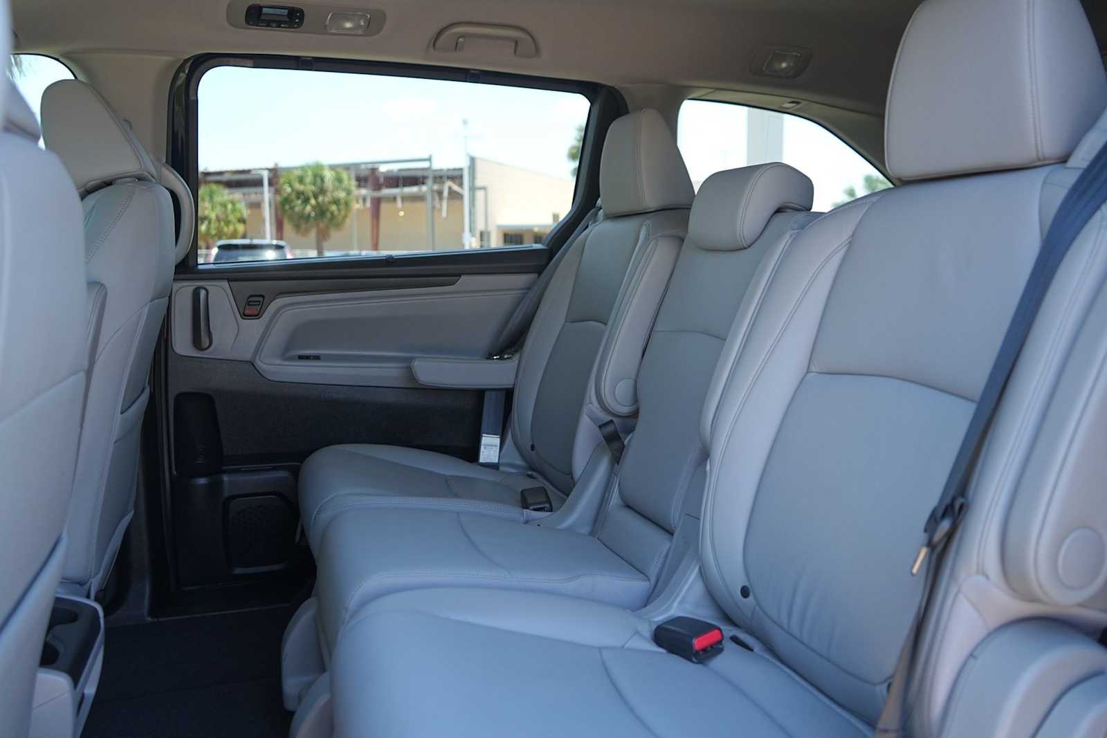 Thumbnail: 2018 Honda Odyssey - 14