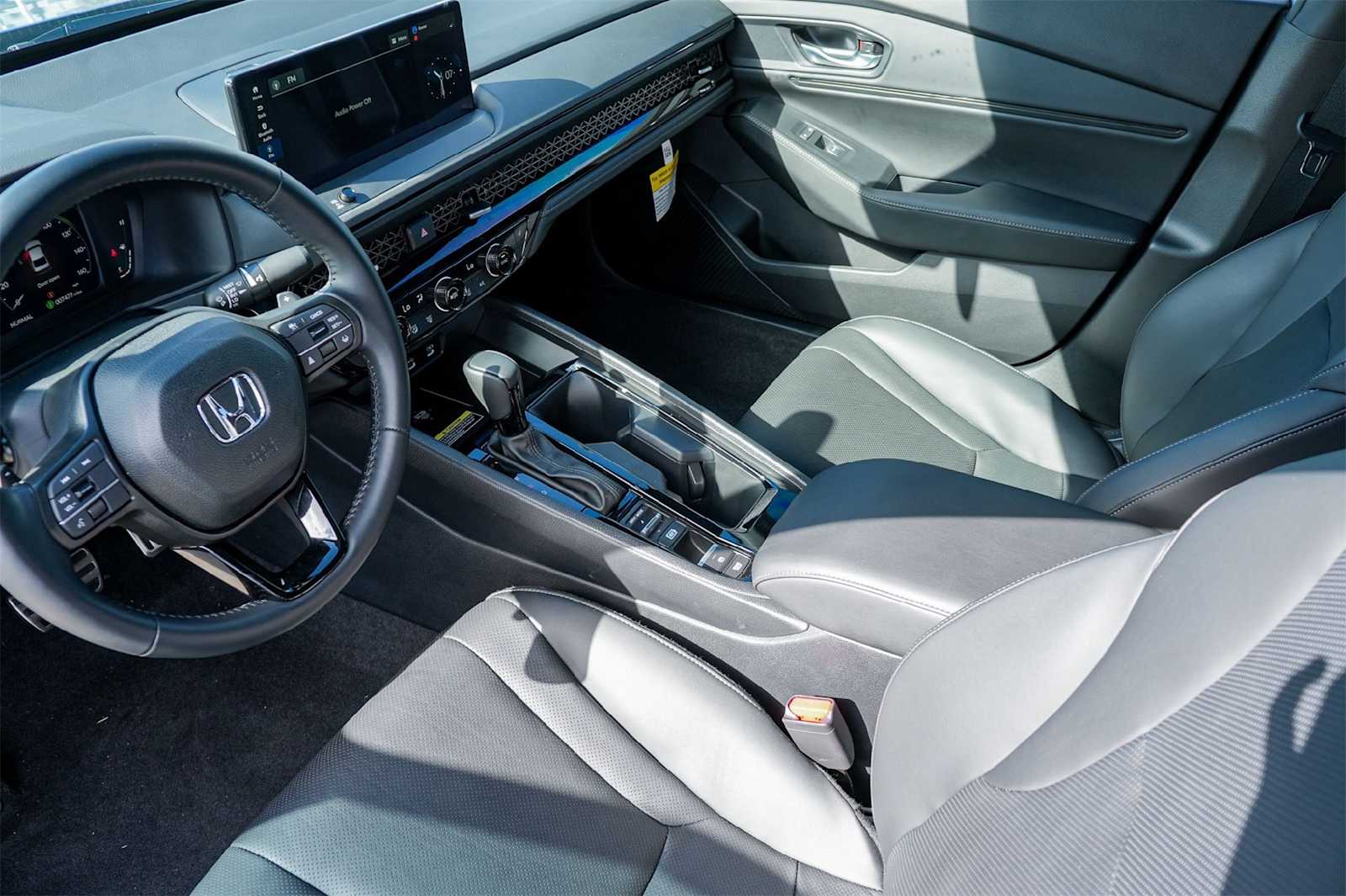 2025 Honda Accord Hybrid Sport-L photo 2